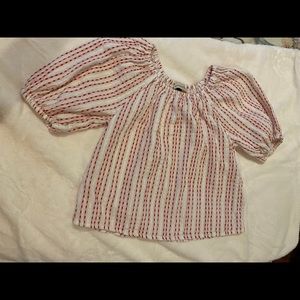 Cropped light puffy arm shirt